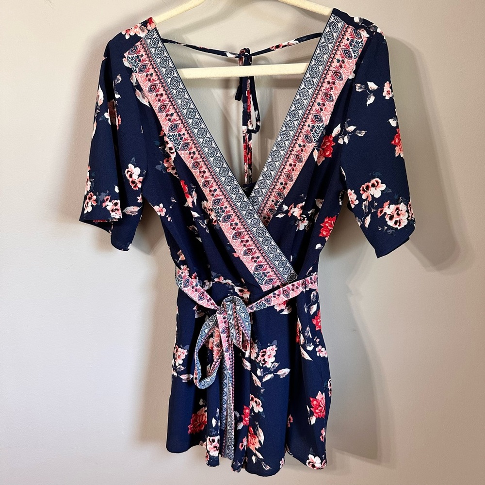 NWT Miami Francesca's Blue Floral V Neck Open Back Short Sleeve Romper Medium